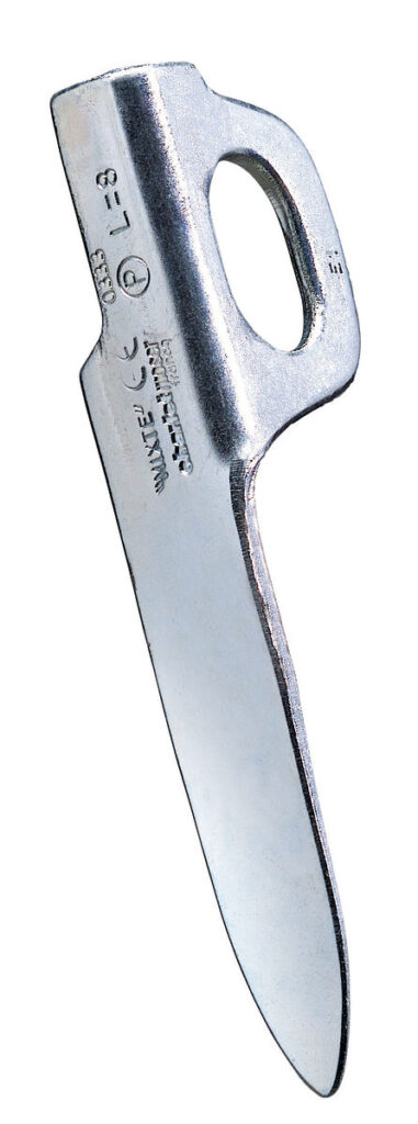 562 225